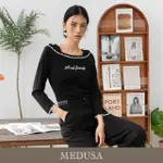 【MEDUSA 曼度莎】現貨-針織寬領字母T恤（M-XL）｜女上衣 休閒上衣 冬新品(201-24901)