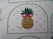 1 fabric panel with 18 Grab-it pieces - WILLIAMSBURG PRINT - HOLIDAY PINEAPPLE