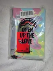 SPRAYGROUND SUPER WEIRD CROSSOVER CLUTCH(NEW WITH TAGS)