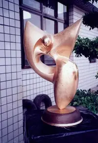 在飛比找Yahoo!奇摩拍賣優惠-郭文嵐 銅雕 荳蔻年華 73X45X30cm 1991(浮雕