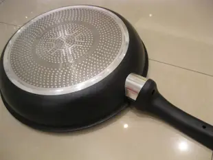 【Tefal 特福】鈦廚悍將系列24CM不沾鍋平底鍋(適用於電磁爐)