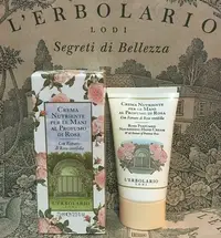 在飛比找Yahoo!奇摩拍賣優惠-☆【L'ERBOLARIO蕾莉歐】 玫瑰護手霜 75ml☆義