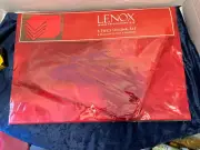LENOX 8 PC DSMASK DINING SET PLACEMATS & NAPKINS NOS