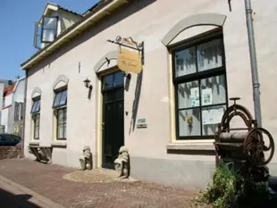 Hotel Hanzestadslogement De Leeuw in het centrum, Snoepwinkel, Hanzemuseum, Koffieschenkerij met Bin