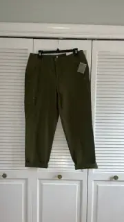 LIZ CLAIBORNE Womens Size 10 Tuscan Olive Cropped Cotton Blend Pants