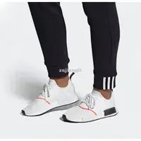 在飛比找蝦皮購物優惠-Adidas NMD R1 白紅外線 休閒百搭運動慢跑鞋EE