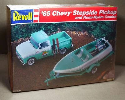 Revell 7249 1/25 Scale 1965 Chevy Stepside Pickup w Hemi-Hydro Boat Model Kit