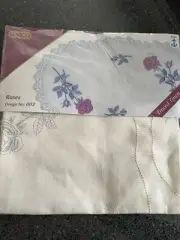 SEMCO Roses Design No 002 Traced Linen 3 Piece Set BRAND NEW