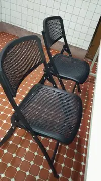在飛比找Yahoo!奇摩拍賣優惠-嘉義市戶外 休閒 黑色透氣椅 折合椅 黑色會議椅 喜宴椅 餐