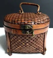 Wicker Rattan Trinket Storage Footed Basket Decor w/ Clasp Hinged Lid Handle NEW