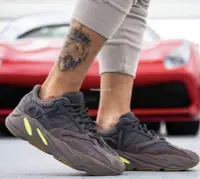 在飛比找Yahoo!奇摩拍賣優惠-Adidas Yeezy 700 Mauve 棕紫 黑褐 黑