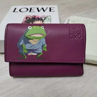 [二手] LOEWE X 神隱少女聯名系列 青蛙葡萄紫小牛皮皮夾