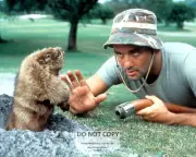 BILL MURRAY & HIS GOPHER FRIEND IN "CADDYSHACK" - 8X10 PUBLICITY PHOTO (BB-754)