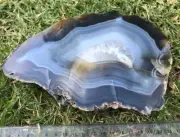 Agate slice- thick and glossed. Weighs: 946g