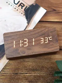 在飛比找松果購物優惠-復古懷舊木質電子鐘智能數字床頭原木檯鐘 (5.5折)