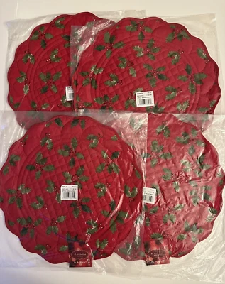 ST. NICHOLAS SQUARE Red Holly ROUND ~ REVERSEABLE Quilted Placemats Set of 4 NEW