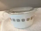 Vintage Pyrex Town & Country 1 Qt Casserole w Handles & Lid White Brown Star 473