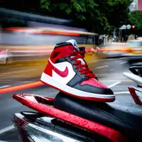 在飛比找PChome24h購物優惠-Nike Wmns Air Jordan 1 Mid 女鞋 