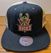 MILWAUKEE BUCKS Mitchell & Ness 90s Logo Distressed Effect Snapback Hat NEW