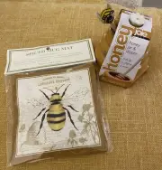 NWT, 2 piece set Spice Mug Mat w/ bee & joie Honey Jar & Dipper
