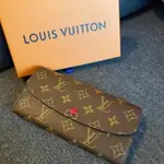 在臺現貨🧡19499 LOUIS VUITTON EMILIE 掀蓋長夾 M60697 紫紅色 絕版紅豆豆款LV長夾