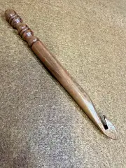 Hand carved Beautiful MAYAN WALNUT Large YARN CROCHET HOOK size Q