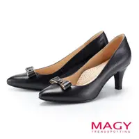 在飛比找momo購物網優惠-【MAGY】金屬框飾蝴蝶結真皮尖頭高跟鞋(黑色)