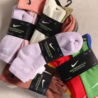 在飛比找momo購物網優惠-【NIKE 耐吉】襪子 Everyday 三色 三雙入 透氣