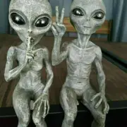Funny Alien Garden Resin Statue Arts Outer Space Extraterrestrial Ornament Decor