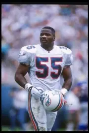 Linebacker Chris Singleton Miami Dolphins stands on the field d- 1995 Old Photo