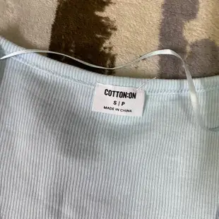 Cotton on 淺藍色V領細坑條紋排扣短袖T恤