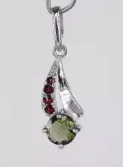 Faceted 6 mm MOLDAVITE Round Cut with Garnet 925 Silver Pendant with COA