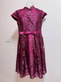 在飛比找Yahoo!奇摩拍賣優惠-二手衣物．OMUSES刺繡旗袍訂製短禮服 伴娘禮服 媽媽禮服