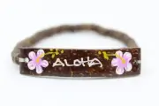 Coconut Shell Bracelet "Aloha" Tag - 7", Brown Shell (Thin), Whte Prple Plumeria