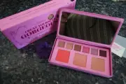 benefit treat yourself gorgeous eyeshadow and blush palette new in box
