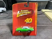 Johnny Lightning 40 YEARS 1970 DODGE SUPER BEE GREEN