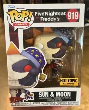 Funko Pop Sun & Moon Hot Topic Exclusive Five Nights At Freddy + Protector