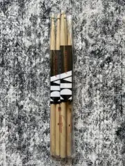 2 Pairs +1 Vic Firth 5B Wood Tip American Classic Hickory Drumsticks 5 Total NEW