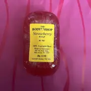 New The Body Shop Rare 100% Vegetable Base Soap - Strawberry
