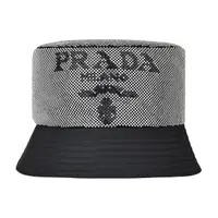 在飛比找momo購物網優惠-【PRADA 普拉達】PRADA黑字LOGO再生尼龍搭配水鑽