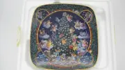 Franklin Mint Heirloom "Trimmed To Purr-Fection" by Bill Bell Cats Holiday Plate