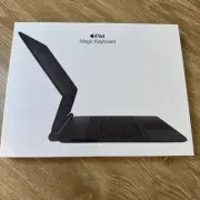 Apple Magic Keyboard for 11-inch iPad Pro (2nd generation) - Portuguese
