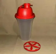 NEW Tupperware Quick Shake Container 16 Oz Red