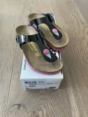 NIB Birkenstock Girl Kids Gizeh Black Patent Pink Size 30UK/12US