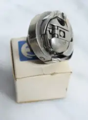 Nice NOS New Singer Hook & Bobbin Case 144832 for 21W 46W 131W 153W 52W 47W USA
