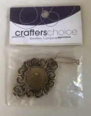 Crafter's Choice brooch back, frame for circular photo or craft. gold