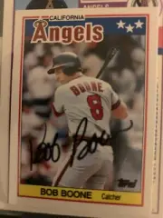 5 Bob Boone baseball cards. 1 card autographed