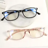 在飛比找momo購物網優惠-【men life】兒童防藍光眼鏡 復古方形鏡框(藍光眼鏡)