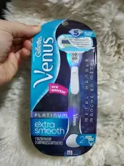 Gillette Venus Platinum Extra Smooth 1 Razor with 2 Refills on each pack