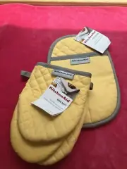 KitchenAid Silicone Mini Mitts(2pcs) & Silicone Potholders(2pcs) Set~Yellow~ NEW